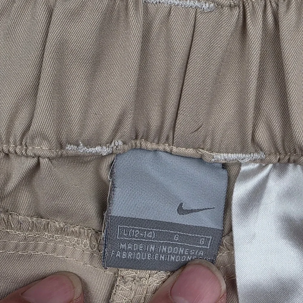 Nike Ribnon Belt Shorts Women Large Tan Beige Lightweight Golf Tennis Gorpcore‎